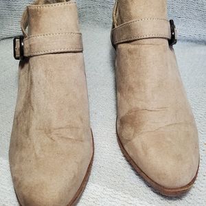 Time and tru size 6 1/2 ankle boots